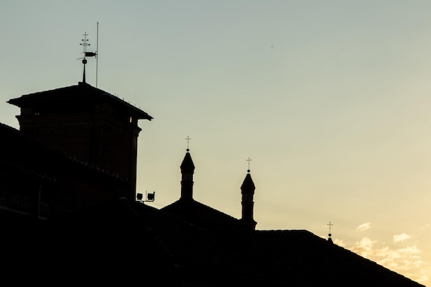 モンカリエーリイタリアとその美しい建築物この壮大な美しい夕日