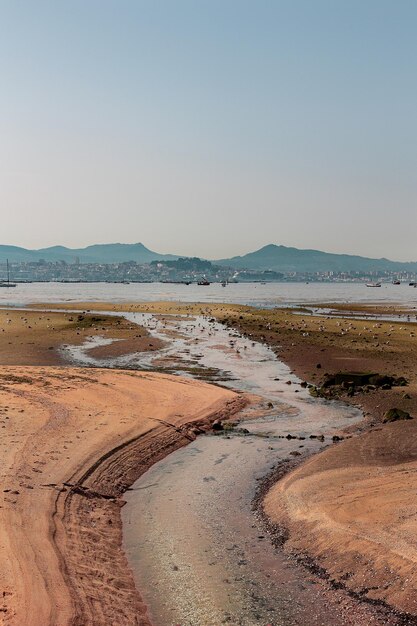 Foto monding van het water aan de kust