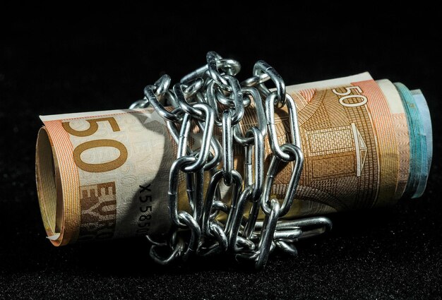 Photo money in chains