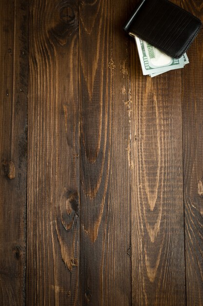 Photo money in leather purse on wooden background