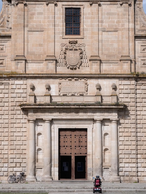 写真 monforte de lemos lugo スペイン 31322 colegio de nuestra senora de la antigua の正面玄関 一般に colegio de los escolapios el escorial gallego として知られる