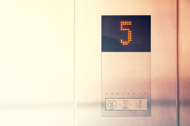 Monitor mostra il numero del piano in ascensore