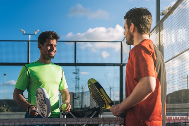 Monitor teaching padel class