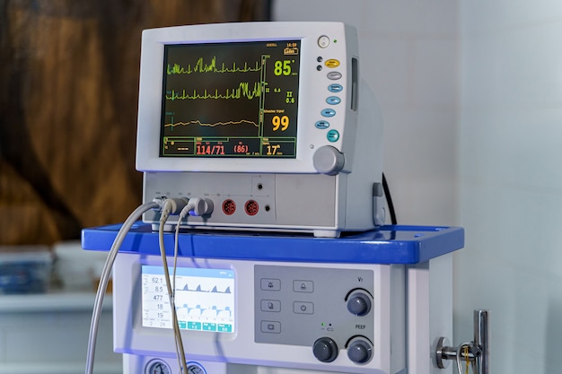 Monitorare con risultati su di esso. diagnosi del paziente. apparecchiature per la ventilazione dei polmoni.