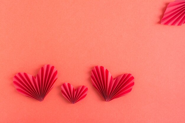 Photo monochrome red background with origami hearts family concept st valentines day