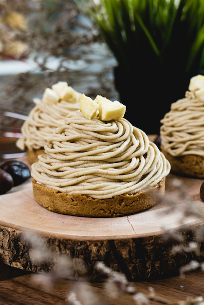 Torta al mont blanc dessert o crema di castagne.