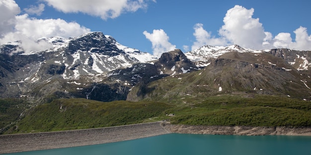 Photo mont cenis lake in french mountains in valcenis in savoie france