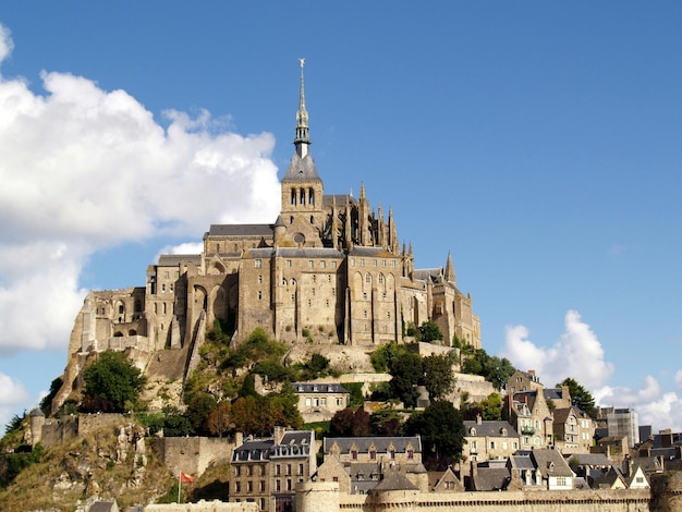 Photo mont saint-michel against blue sky