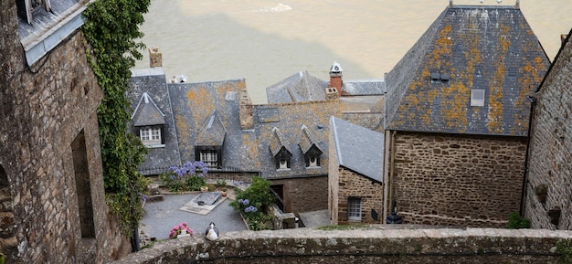 Mont Saint Michel Frankrijk Daken van oude huizen in middeleeuws klooster