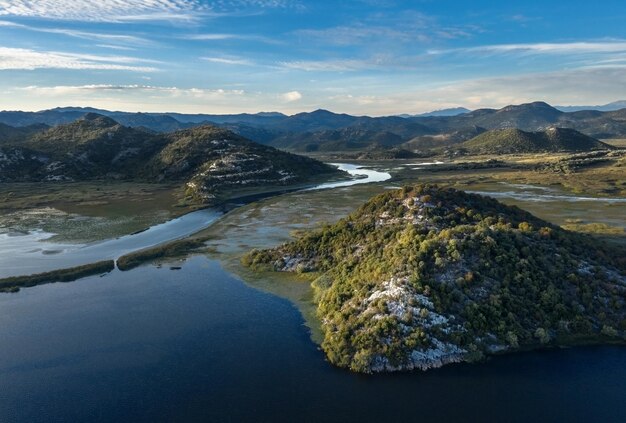 Foto montenegro kaart en vlag