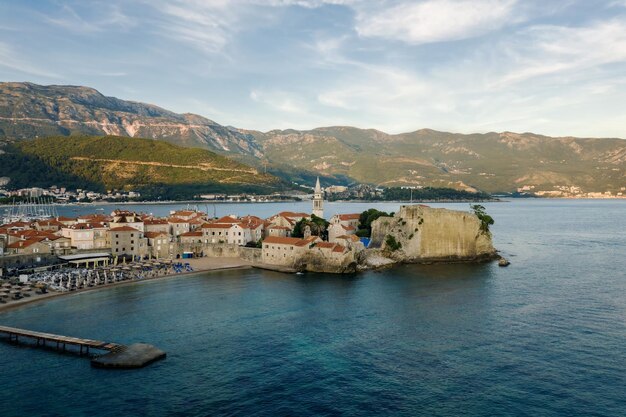 Foto montenegro kaart en vlag