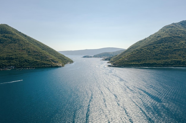 Foto montenegro kaart en vlag