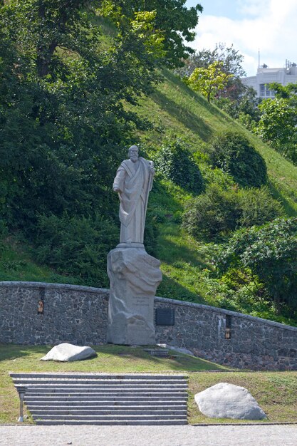 Monument aan de heilige andreas protokletos in kiev