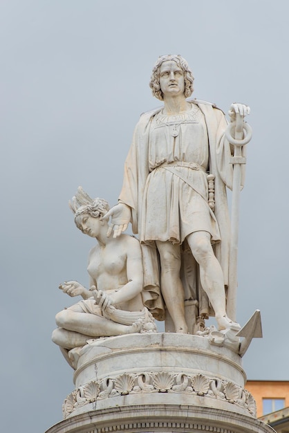Photo monument to christopher columbus in genoa