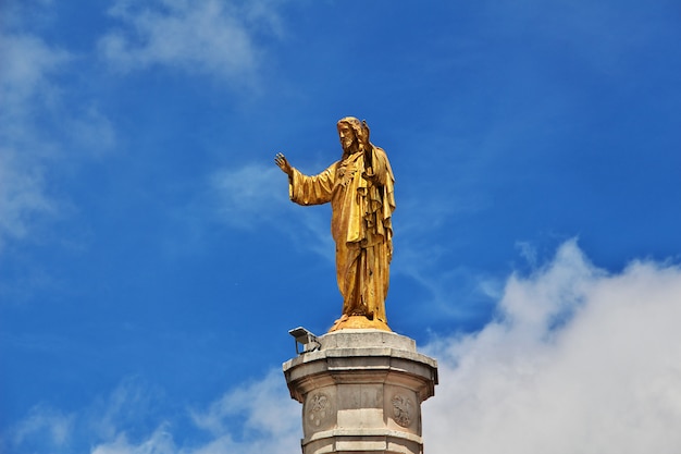 Il monumento nella città di fatima, in portogallo