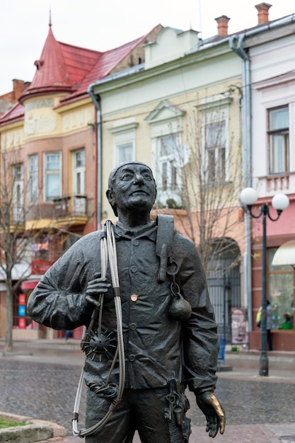 Monument of Happy Chimney Sweeper and his cat