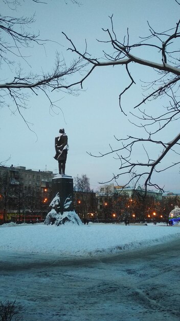 Monumento a maxim gorky a nizhny novgorod