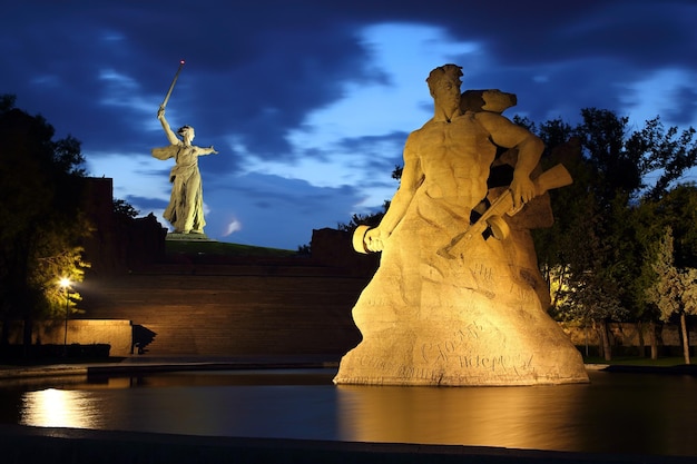 Photo monument stay to death at night in volgograd