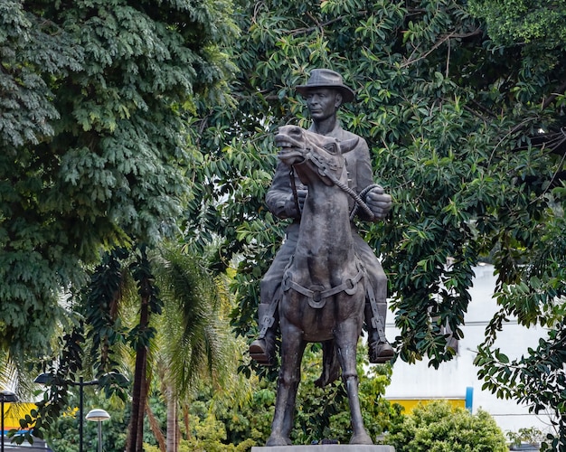 Monument tribute to Pedro Ludovico Teixeira in Plaza Dr. Pedro Ludovico Teixeira