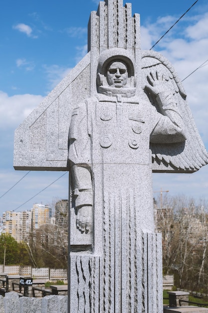 Monumento al cosmonauta ucraino a kiev