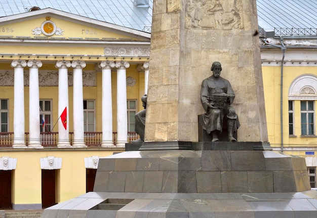 Monument voor 850 jaar Vladimir