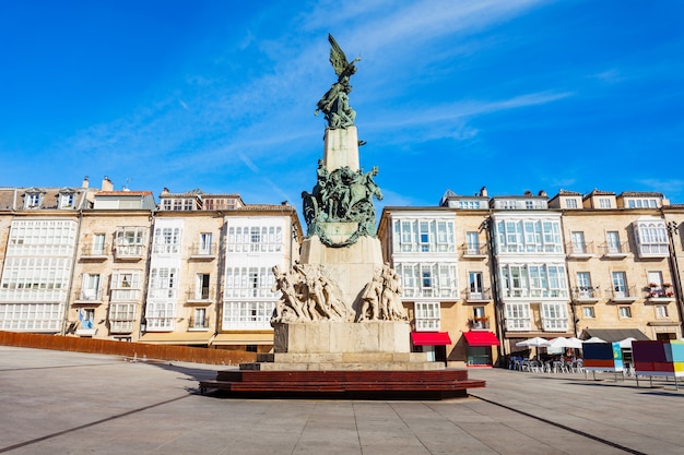 Monument voor de slag of la batalla de vitoria op het virgen blanca-plein in vitoria-gasteiz, spanje