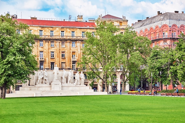 Monument voor de voormalige Hongaarse premier Lajos Kossuth voor het Hongaarse parlement