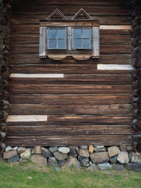 Foto monumento di architettura in legno edifici in legno sull'isola di kizhi karelia russia settentrionale