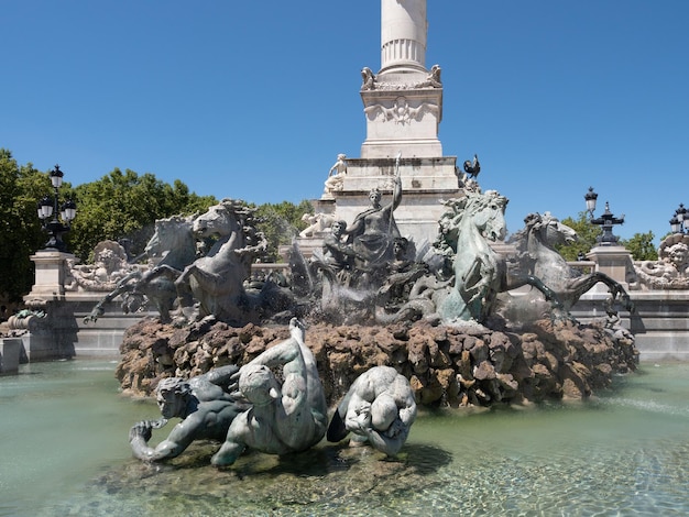 Monuments aux Girondins beroemde fontein op het Quinconces-plein in Bordeaux