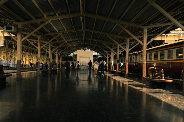 Hua Lamphong Railway Station 방콕의 주요 기차역에서 분위기와 톤 영화 행복한 휴가 휴가 계획 BangkokThailand25072022