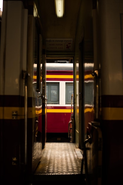 Hua Lamphong Railway Station 방콕의 주요 기차역에서 분위기와 톤 영화 행복한 휴가 휴가 계획 BangkokThailand25072022