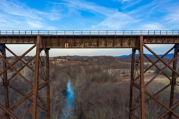 Moodna Viaduct Trestle Viaduct Moodna - железнодорожный тротуар, охватывающий реку Moodna и ее долину на северной оконечности горы Schunemunk в Корнуолле, Нью-Йорк