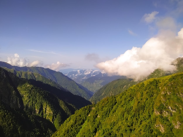 Mooi berglandschap in de Himalaya