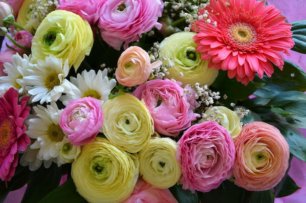 Mooi boeket met heldere kleurrijke bloemen
