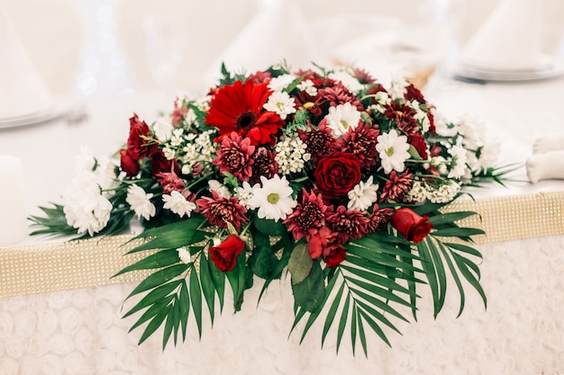 Mooi boeket van verschillende bloemen