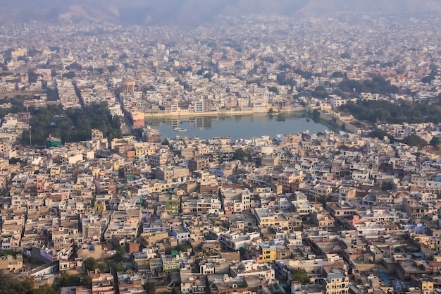 Mooi bovenaanzicht landschap van de stad Jaipur in Rajasthan, India