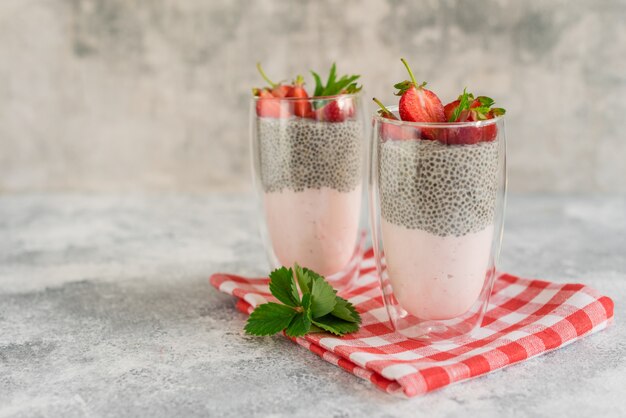 Foto mooi en smakelijk dessert met aardbei