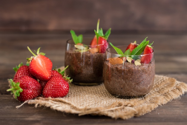 Mooi en smakelijk dessert met cacao