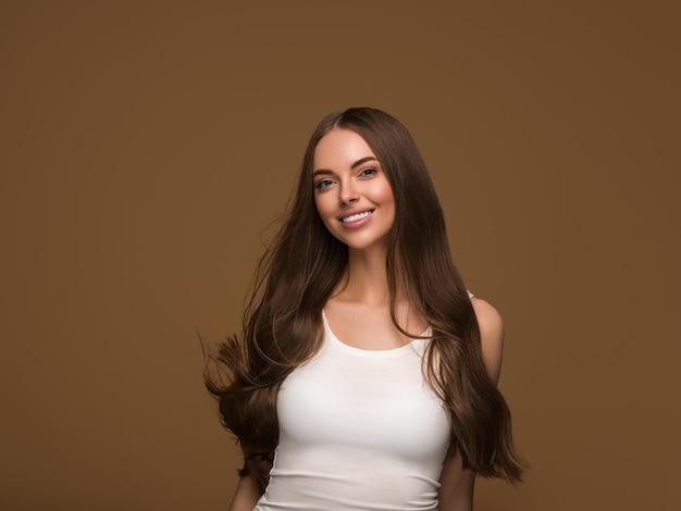 Foto mooi haar vrouw natuurlijke huid gezond golvend haar schoonheid kapsel