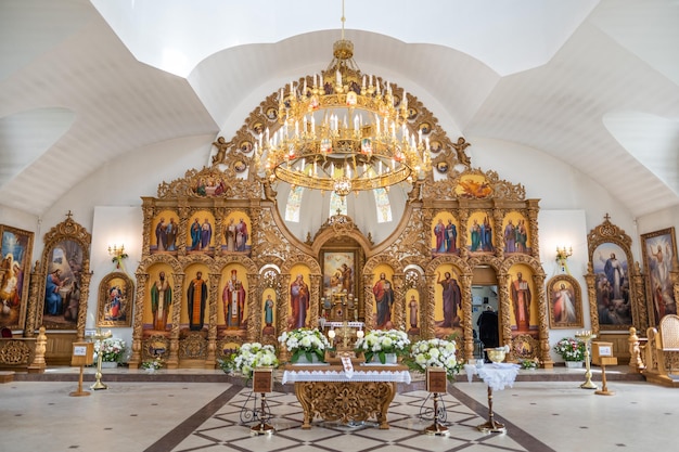 Mooi interieur van de Oekraïens-orthodoxe kerk