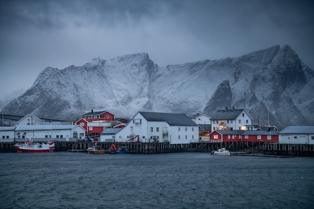 Mooi landschap in lofoten-eilanden in de winter, noorwegen