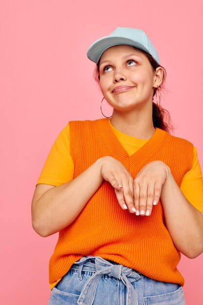 Foto mooi meisje oranje trui emoties leuk geïsoleerde achtergronden ongewijzigd