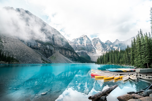 Mooi morenemeer in het nationale park van Banff, Alberta, Canada