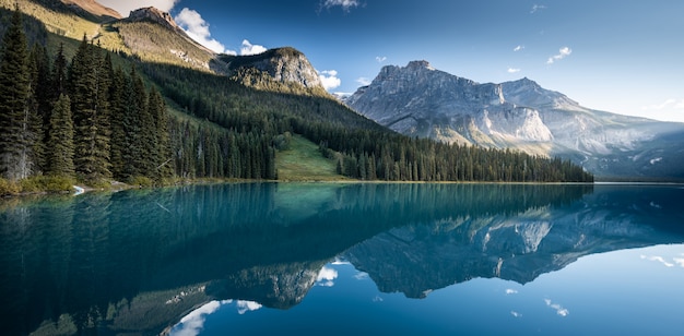 Mooi smaragdgroen meer, het nationale park van Yoho, Brits Colombia, Canada