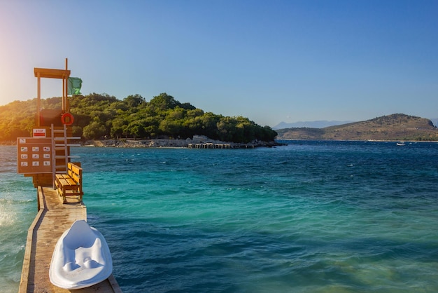 Mooi strand voor een vakantie in de Ionische Zee van Albanië