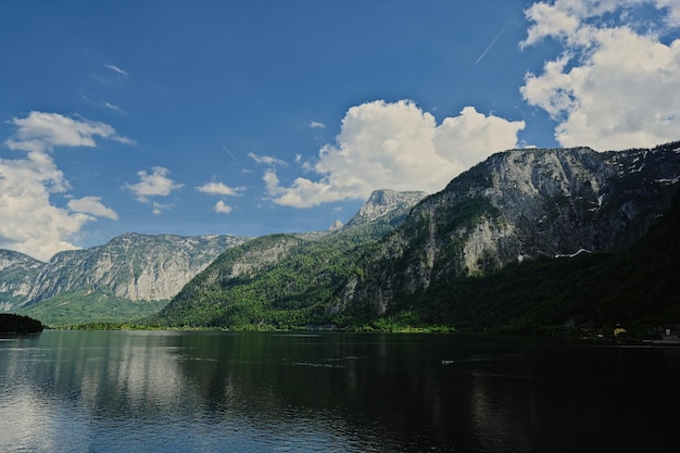 Mooi toneellandschap over het Oostenrijkse alpenmeer in Hallstatt Salzkammergut Austria