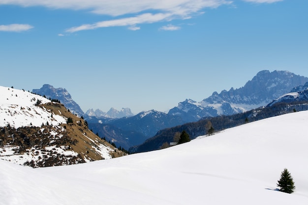 Mooi uitzicht op Italiaanse bergen en bijna perfecte lucht?