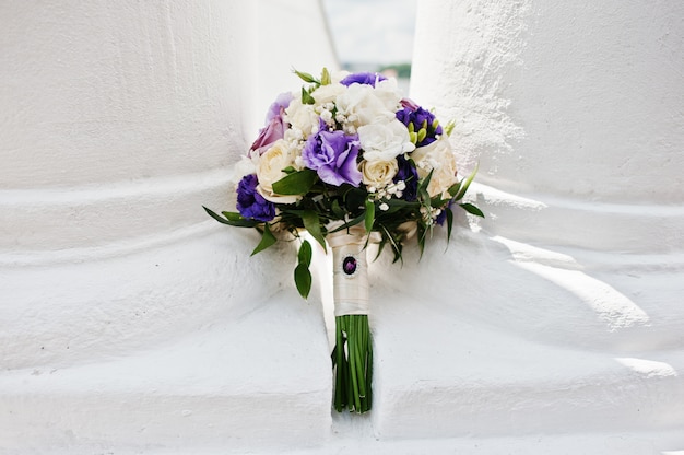 Mooi violet en wit huwelijksboeket
