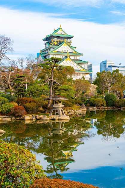 Mooie architectuur bij het kasteel van Osaka in Osaka, Japan.