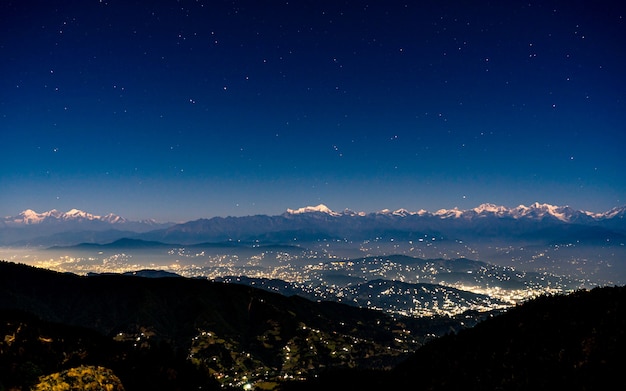 Mooie avond uitzicht op de vallei van Kathmandu